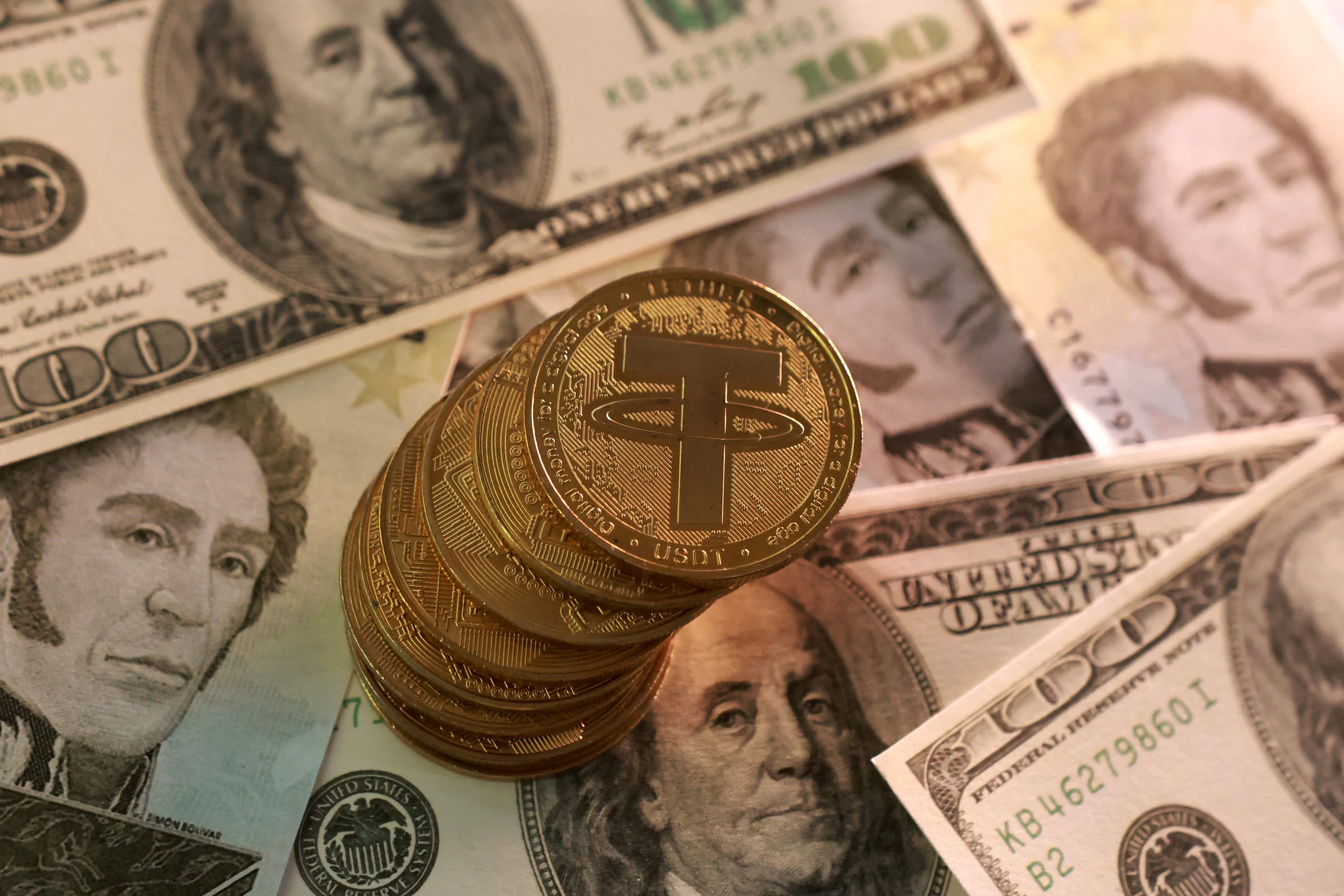 Visual summary of GENIUS Act 2025 compliance requirements for U.S. stablecoin issuers, including licensing, reserve backing, transparency, and AML measures